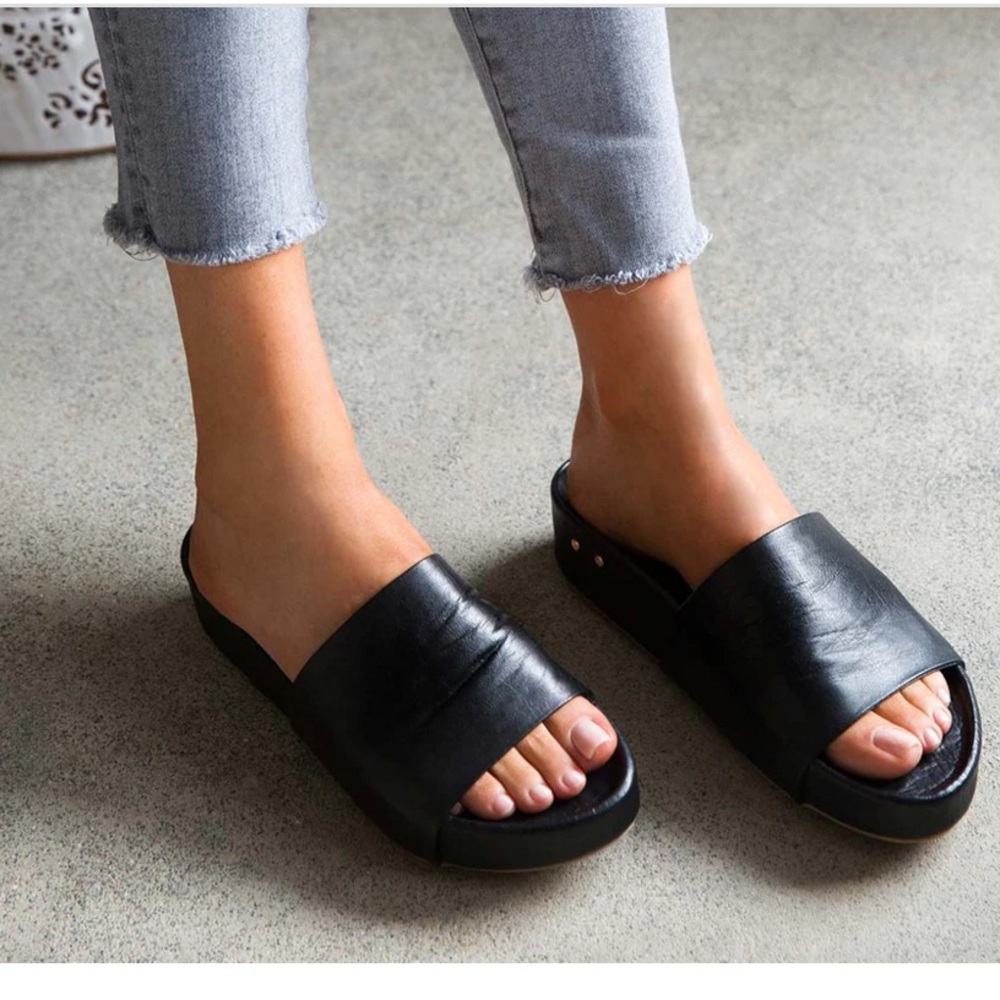 beek Pelican Leather Platform Black Women's Slide Sandals - Picture 2 of 16